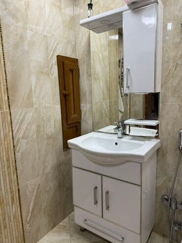 Hamam üçün aksessuarlar: Hamam üçün lavabo mebeli dəsti - Üst hissə: asma dolablı və güzgülü lalafo.az -da — 1 Hamam üçün aksessuarlar: Hamam üçün lavabo mebeli dəsti - Üst hissə: asma dolablı və güzgülü — 1