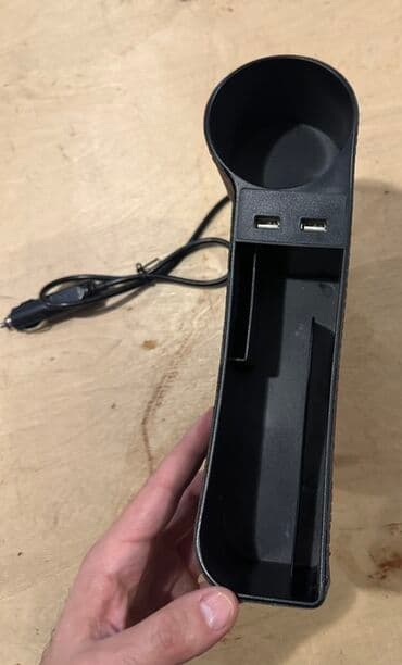 Avtomobil üçün universal oturacaq arası təşkilatçı və USB şarj stendi lalafo.az -da Avtomobil üçün universal oturacaq arası təşkilatçı və USB şarj stendi