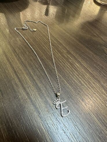 Gümüş rəngli zəncir və hərf asqılı kolye - Material: gümüş tonlu lalafo.az -da Gümüş rəngli zəncir və hərf asqılı kolye - Material: gümüş tonlu