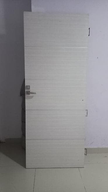 Ağ rəngli daxili qapı – minimal dizayn - Material: ağ-açıq boz lalafo.az -da Ağ rəngli daxili qapı – minimal dizayn - Material: ağ-açıq boz