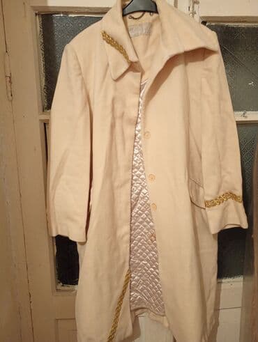 Ağ rəngli qadın palto - Klassik düz kəsim, uzun model - Yumşaq lalafo.az -da Ağ rəngli qadın palto - Klassik düz kəsim, uzun model - Yumşaq