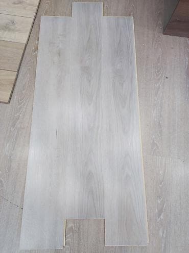 Ağ-açıq palıd naxışlı döşəmə örtüyü (laminat/PVC panel). - Rəng: Açıq lalafo.az -da Ağ-açıq palıd naxışlı döşəmə örtüyü (laminat/PVC panel). - Rəng: Açıq