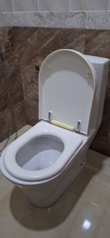 Gigiyenik duşlar: Ağ keramikadan təkbütöv (monoblok) unitaz - Sakit, yumru düyməli lalafo.az -da — 1 Gigiyenik duşlar: Ağ keramikadan təkbütöv (monoblok) unitaz - Sakit, yumru düyməli — 1