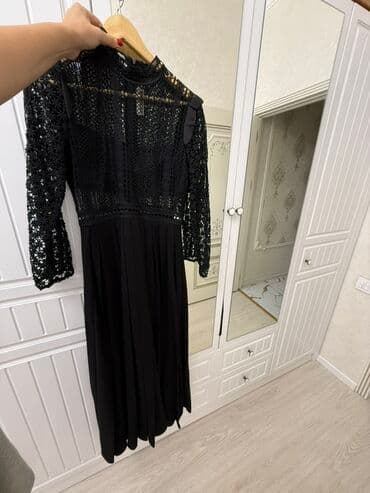 Qara zərif paltar - Rəng: qara - Uzunluq: midi/uzun - Üst hissə lalafo.az -da Qara zərif paltar - Rəng: qara - Uzunluq: midi/uzun - Üst hissə