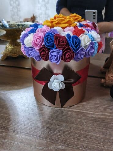 Dekorativ süni güllər kompozisiyası - Zərif hədiyyə qutusunda lalafo.az -da Dekorativ süni güllər kompozisiyası - Zərif hədiyyə qutusunda