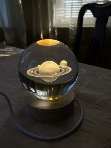 Saturn temalı kristal kürə LED masa lampası - Şəffaf bərk kristal lalafo.az -da Saturn temalı kristal kürə LED masa lampası - Şəffaf bərk kristal