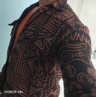 Kişi üst geyimi – qalın, naxışlı jaket/kardiqan. - Rəng: qara fon lalafo.az -da Kişi üst geyimi – qalın, naxışlı jaket/kardiqan. - Rəng: qara fon