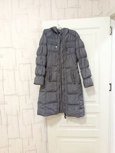 Qadınlar üçün uzun qış paltosu - Rəng: tünd boz - Model: kapüşonlu lalafo.az -da Qadınlar üçün uzun qış paltosu - Rəng: tünd boz - Model: kapüşonlu