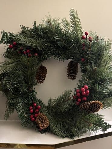 Bayram çələngi – şam budaqları, qırmızı giləmeyvələr və şam qozaları lalafo.az -da Bayram çələngi – şam budaqları, qırmızı giləmeyvələr və şam qozaları