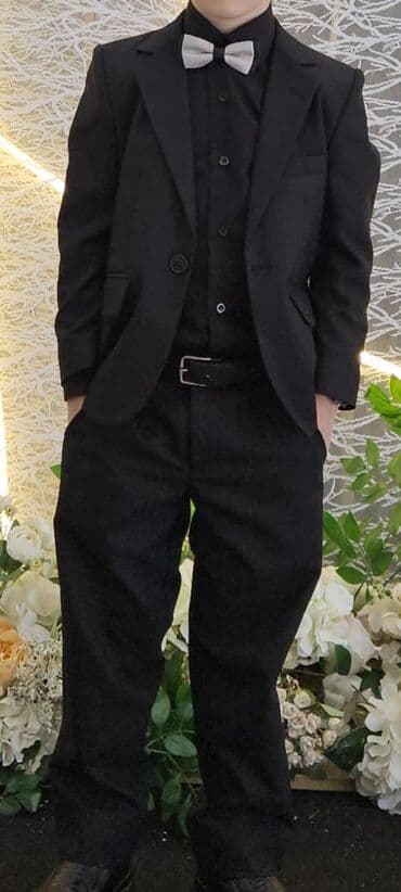 6 yas oğlan üçün kastyum pencək şalvar. bir dəfə geyinilib. 30.m qara lalafo.az -da 6 yas oğlan üçün kastyum pencək şalvar. bir dəfə geyinilib. 30.m qara