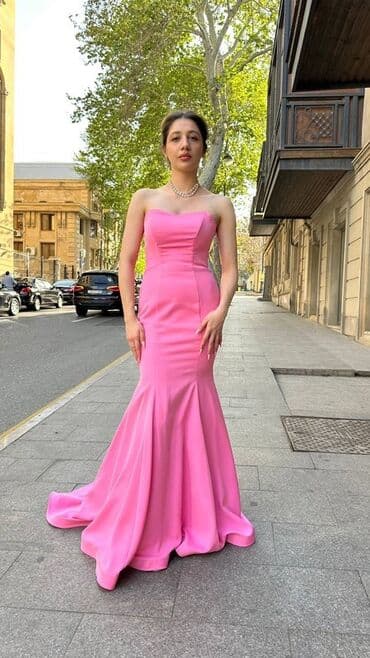 Parlaq çəhrayı rəngdə zərif gecə/libas - Model: mermaid/sirena lalafo.az -da Parlaq çəhrayı rəngdə zərif gecə/libas - Model: mermaid/sirena