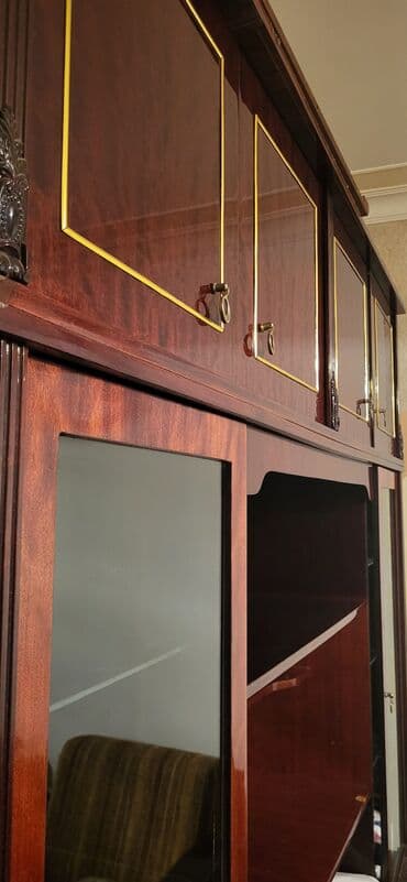 Klassik üslubda iri divar vitrin–sekretar mebeli - Material: tünd lalafo.az -da Klassik üslubda iri divar vitrin–sekretar mebeli - Material: tünd