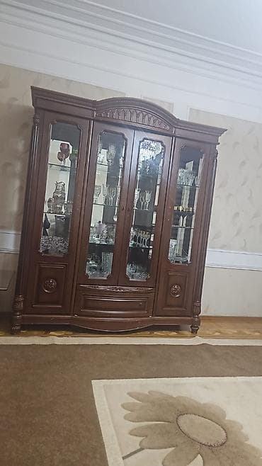 Klassik üslubda vitrin-bufet - Material: ağac karkas, şüşə vitrin lalafo.az -da Klassik üslubda vitrin-bufet - Material: ağac karkas, şüşə vitrin