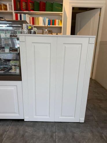 Ağ rəngli klassik dizaynlı vitrin/recepsiyon ön masa - Material: MDF lalafo.az -da Ağ rəngli klassik dizaynlı vitrin/recepsiyon ön masa - Material: MDF