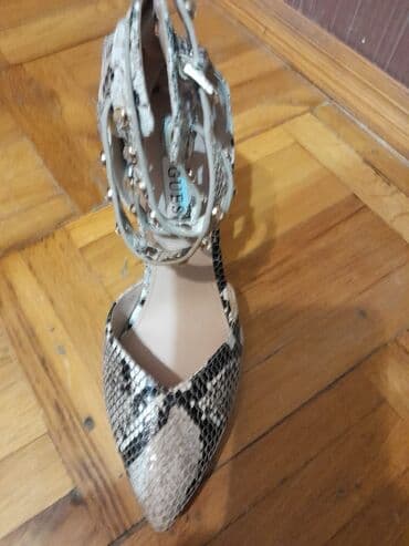 35 razmer. Guess qadın tuflisi - Brend: GUESS (daxili üzlükdə loqolu lalafo.az -da 35 razmer. Guess qadın tuflisi - Brend: GUESS (daxili üzlükdə loqolu
