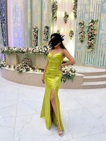 Parlaq limon-yaşıl rəngli zərif axşam paltarı. Bır defe toya lalafo.az -da Parlaq limon-yaşıl rəngli zərif axşam paltarı. Bır defe toya