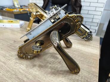 Qapı naliçnikləri: Klassik dizaynlı qapı dəstəyi və qıfıl mexanizmi - Material: massiv lalafo.az -da — 1 Qapı naliçnikləri: Klassik dizaynlı qapı dəstəyi və qıfıl mexanizmi - Material: massiv — 1