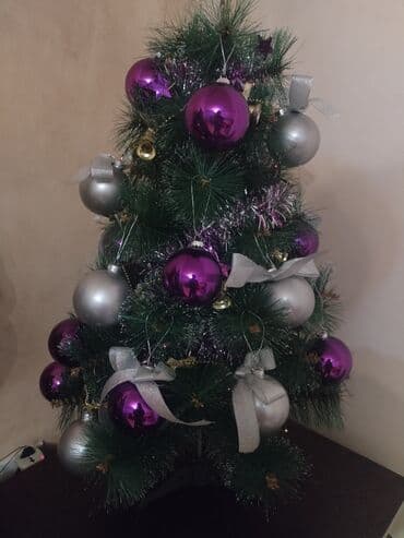 Bəzədilmiş süni Yeni il şam ağacı - Yaşıl rəngli, qarlı sıx budaqlı lalafo.az -da — 1 Bəzədilmiş süni Yeni il şam ağacı - Yaşıl rəngli, qarlı sıx budaqlı — 1