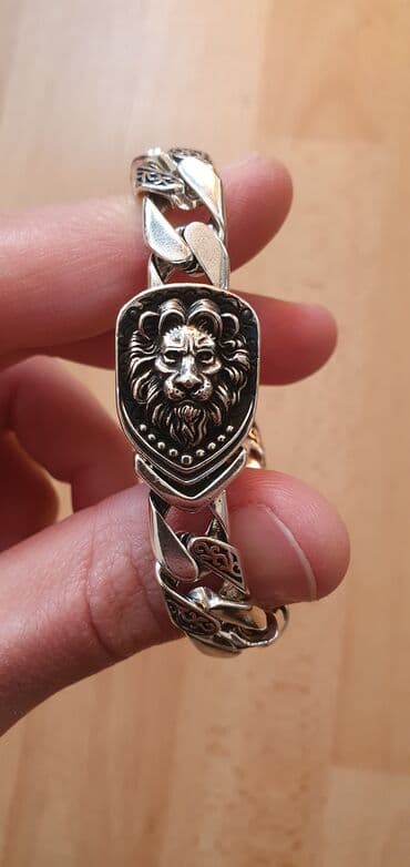 Yenidir. Gümüşdən heç seçilmir. Biləyin ölçüsü 18 sm. Qiyməti 12 AZN lalafo.az -da Yenidir. Gümüşdən heç seçilmir. Biləyin ölçüsü 18 sm. Qiyməti 12 AZN