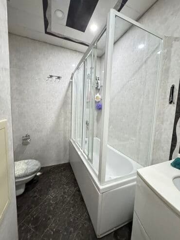 Şüşə sürgülü qapılı vanna-duş kabini - Kombinə edilmiş həll: klassik lalafo.az -da Şüşə sürgülü qapılı vanna-duş kabini - Kombinə edilmiş həll: klassik