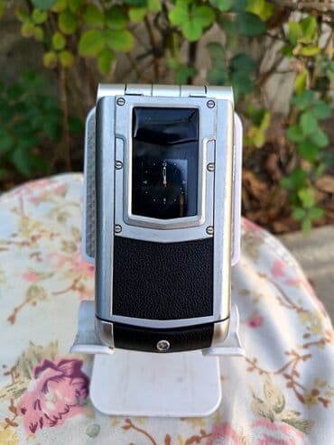 Lüks düyməli qapaqlı telefon - Korpus: metal çərçivə və ön-arka lalafo.az -da Lüks düyməli qapaqlı telefon - Korpus: metal çərçivə və ön-arka