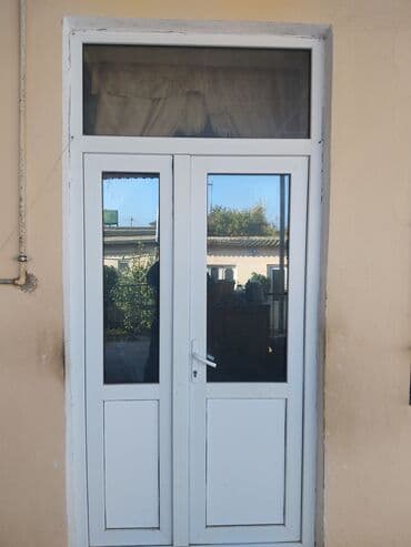 Ağ rəngli plastik (PVC) giriş qapısı – iki qanadlı model lalafo.az -da Ağ rəngli plastik (PVC) giriş qapısı – iki qanadlı model