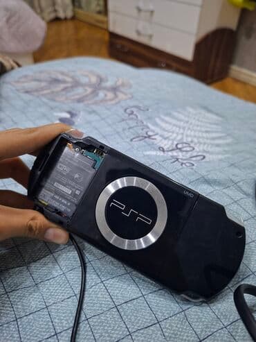 Sony PSP əl konsolu Xüsusiyyətlər: - Model: Sony PSP (UMD diskləri lalafo.az -da Sony PSP əl konsolu Xüsusiyyətlər: - Model: Sony PSP (UMD diskləri