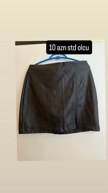 Qısa dəri görünümlü ətək - Rəng: qara - Dizayn: düz kəsim, yan tikiş lalafo.az -da Qısa dəri görünümlü ətək - Rəng: qara - Dizayn: düz kəsim, yan tikiş