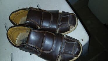 Kişilər üçün qəhvəyi rəngli dəri səndəllər. Bu səndəllər açıq burun lalafo.az -da Kişilər üçün qəhvəyi rəngli dəri səndəllər. Bu səndəllər açıq burun