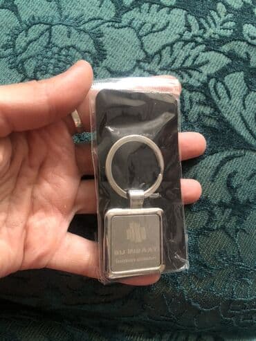 Metall açarlıq - Forma: kvadrat medalyonlu, dairəvi halqalı - lalafo.az -da Metall açarlıq - Forma: kvadrat medalyonlu, dairəvi halqalı -