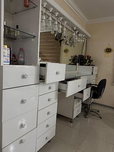 İşlənmiş, Makiyaj üçün masa, Güzgülü lalafo.az -da İşlənmiş, Makiyaj üçün masa, Güzgülü