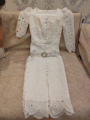 Ağ rəngli zərif krujeva (qipoor) don - Model: qollu, yarı şəffaf lalafo.az -da Ağ rəngli zərif krujeva (qipoor) don - Model: qollu, yarı şəffaf