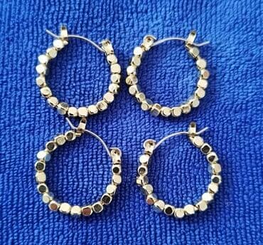 Кубические серьги-кольца, размер = 2,2*2,2; цена = 6. В наличии 2 lalafo.az -da Кубические серьги-кольца, размер = 2,2*2,2; цена = 6. В наличии 2