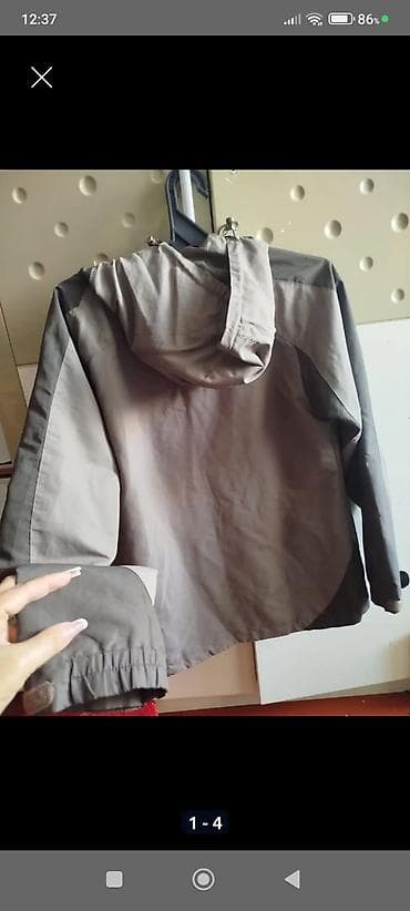 Kişi üçün yüngül küləkkeçirməz jaket - Rəng: bozun iki tonu (açıq və at lalafo.az Kişi üçün yüngül küləkkeçirməz jaket - Rəng: bozun iki tonu (açıq və
