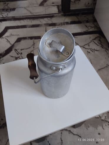 Rəng - Gümüşü, Metal, 1 l, SSRİ lalafo.az -da Rəng - Gümüşü, Metal, 1 l, SSRİ