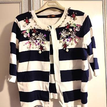 40-42-44 razmere geden Ust geyim satilir. Qiymeti 7 manat lalafo.az -da 40-42-44 razmere geden Ust geyim satilir. Qiymeti 7 manat