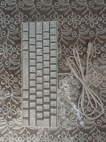 Kompakt ölçülü, naqilli mexaniki klaviatura - Rəng: ağ - Naqil: USB lalafo.az -da Kompakt ölçülü, naqilli mexaniki klaviatura - Rəng: ağ - Naqil: USB