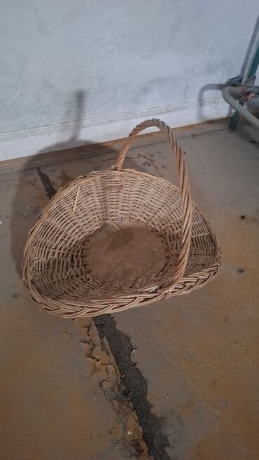 Səbət – təbii söyüd/qamışdan əl işidir, klassik toxunuşlu. Oval lalafo.az -da Səbət – təbii söyüd/qamışdan əl işidir, klassik toxunuşlu. Oval