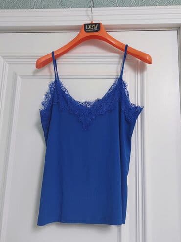 Mavi rəngdə zərif qadın topu - Model: nazik askılı, “camisole” tipli - lalafo.az -da Mavi rəngdə zərif qadın topu - Model: nazik askılı, “camisole” tipli -