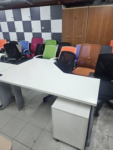 İşlənmiş, İşçi üçün, Künc masa lalafo.az -da İşlənmiş, İşçi üçün, Künc masa