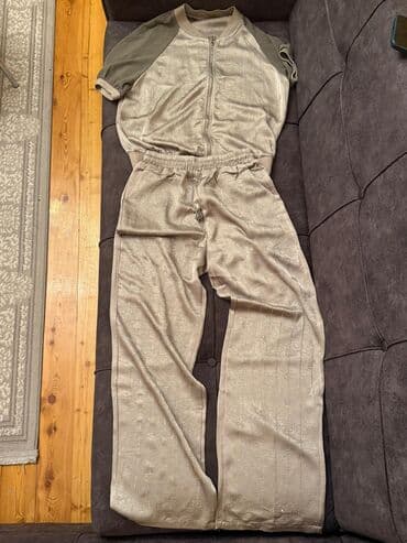İdman dəsti – qısaqol üst və şalvardan ibarət, bej-boz tonlarda - lalafo.az -da İdman dəsti – qısaqol üst və şalvardan ibarət, bej-boz tonlarda -