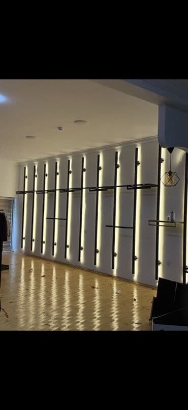 Mağaza üçün divar vitrin sistemi - Material: qara rəngli metal lalafo.az -da Mağaza üçün divar vitrin sistemi - Material: qara rəngli metal