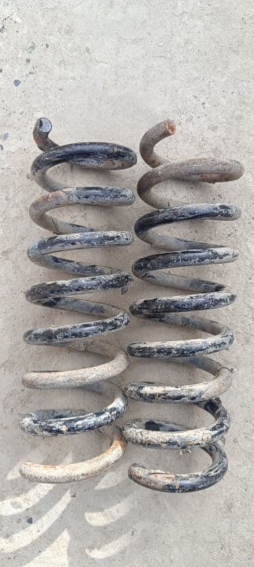 İşlənmiş spiral yaylar dəsti. Avtomobilin asqı sisteminin bir lalafo.az -da İşlənmiş spiral yaylar dəsti. Avtomobilin asqı sisteminin bir