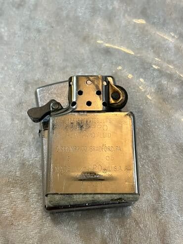 Zippo markalı yandırıcı üçün daxili mexanizm. Bu metal hissə lalafo.az -da Zippo markalı yandırıcı üçün daxili mexanizm. Bu metal hissə