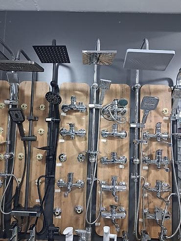 Kvadrat yağış duşu ilə tam duş sistemi - Üst duş: iri kvadrat, geniş lalafo.az -da Kvadrat yağış duşu ilə tam duş sistemi - Üst duş: iri kvadrat, geniş