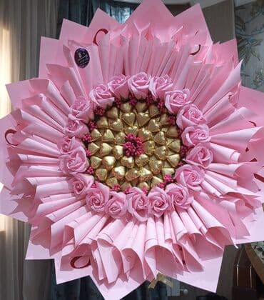 Şokolad və güldən hazırlanmış dəbdəbəli buket kompozisiyası - Tərkib lalafo.az -da Şokolad və güldən hazırlanmış dəbdəbəli buket kompozisiyası - Tərkib