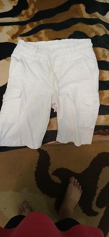 Ağ rəngli kapri - Model: cargo üslubunda qısa şort - Material lalafo.az -da Ağ rəngli kapri - Model: cargo üslubunda qısa şort - Material
