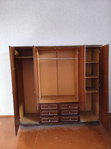 Mebel dəst şəklində verilir iki sfaner 2 kreslo 1 divan w xalça bir lalafo.az -da Mebel dəst şəklində verilir iki sfaner 2 kreslo 1 divan w xalça bir