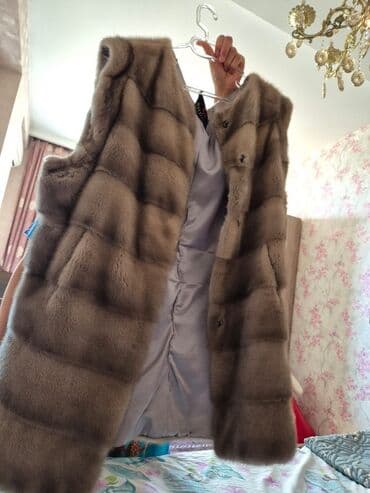 Qadınlar üçün uzun, qolsuz, açıq qəhvəyi rəngdə təbii xəzdən jilet lalafo.az -da Qadınlar üçün uzun, qolsuz, açıq qəhvəyi rəngdə təbii xəzdən jilet