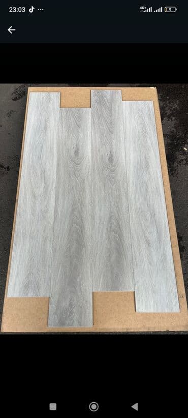 Açıq boz, ağac naxışlı döşəmə panelləri (laminat/PVC planka tipli) lalafo.az -da Açıq boz, ağac naxışlı döşəmə panelləri (laminat/PVC planka tipli)